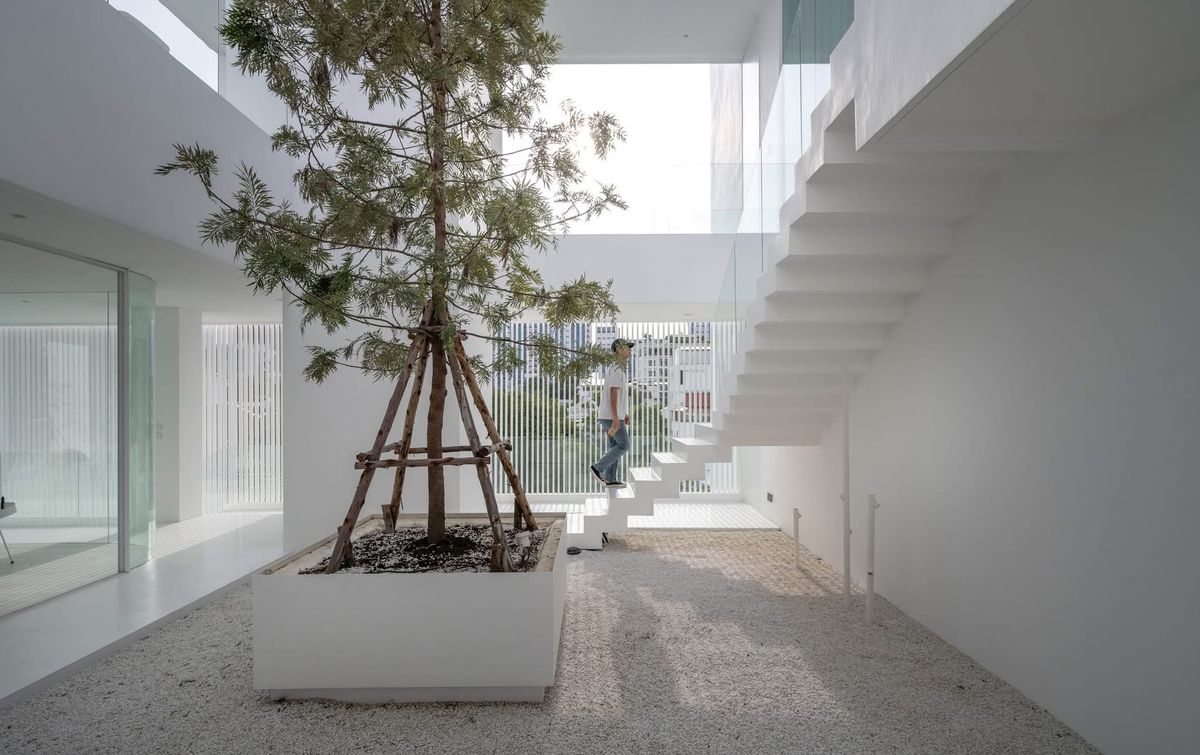 ขายโฮมออฟฟิศลาดพร้าว เซ็นทรัลลาดพร้าว : เจ้าของพร้อมขาย ราคาต่อรองได้  HomeOffice ใจกลางลาดพร้าว  26 ที่ดิน 97 ตร.วา  พื้นที่ใช้สอยกว่า 900 ตร.ม. พร้อมลิฟท์ และสระว่ายน้ำ