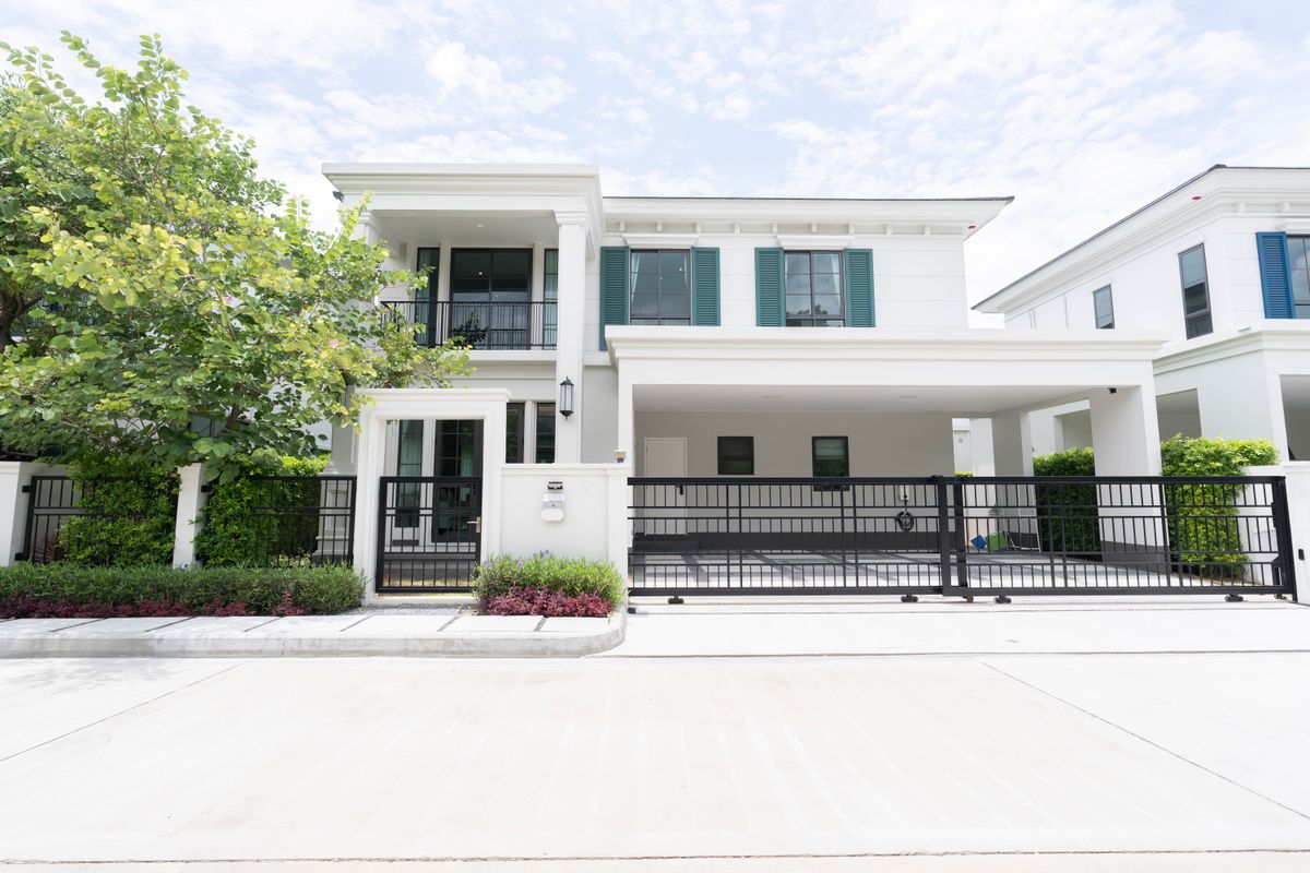 For RentHouseBangna, Bearing, Lasalle : Ready to Move! Luxury house, Bangna zone Near Suvarnabhumi Airport, 4 bedrooms, 4 bathrooms with furniture