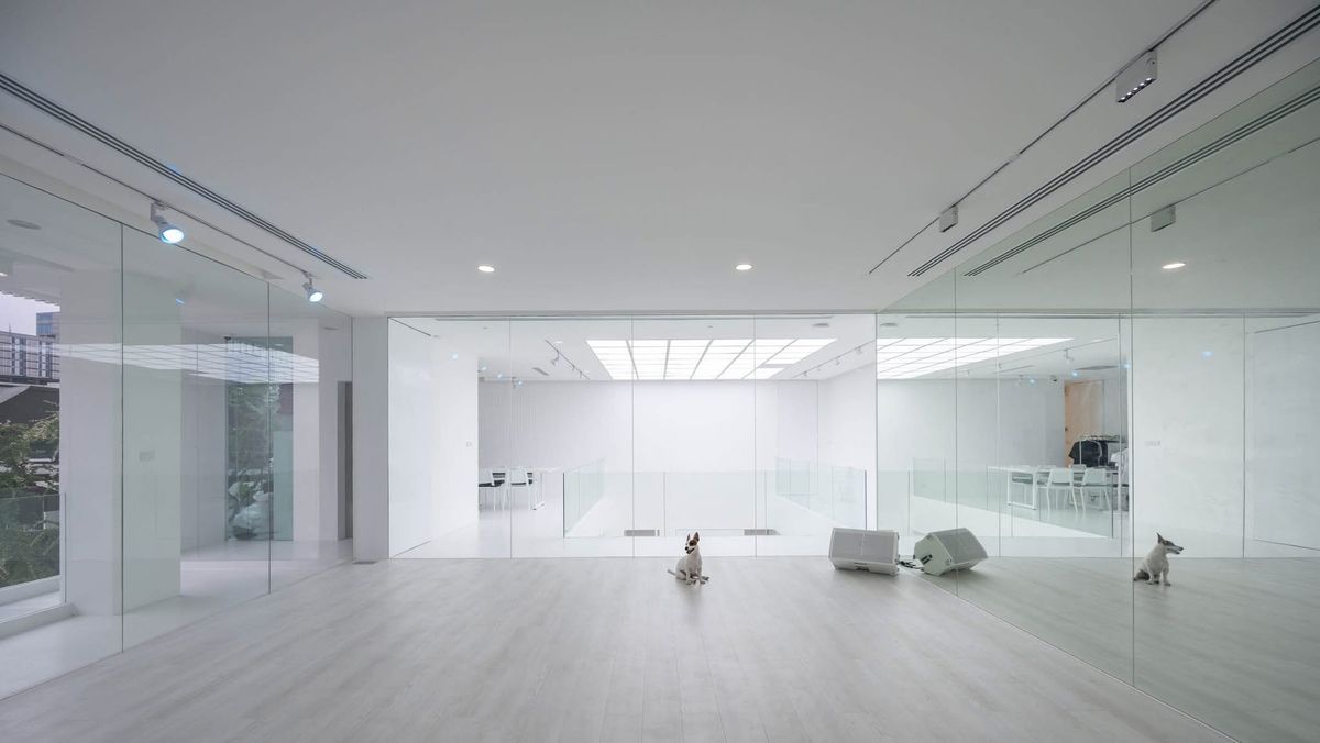 ขายโฮมออฟฟิศลาดพร้าว เซ็นทรัลลาดพร้าว : เจ้าของพร้อมขาย ราคาต่อรองได้  HomeOffice ใจกลางลาดพร้าว  26 ที่ดิน 97 ตร.วา  พื้นที่ใช้สอยกว่า 900 ตร.ม. พร้อมลิฟท์ และสระว่ายน้ำ