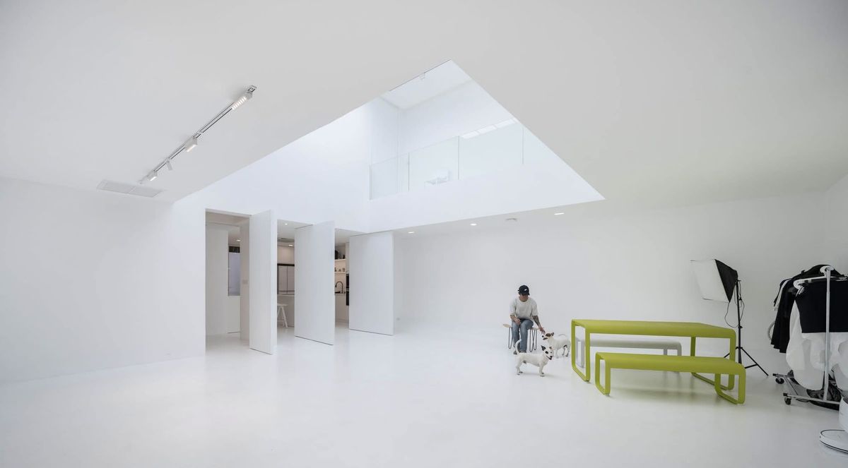 ขายโฮมออฟฟิศลาดพร้าว เซ็นทรัลลาดพร้าว : เจ้าของพร้อมขาย ราคาต่อรองได้  HomeOffice ใจกลางลาดพร้าว  26 ที่ดิน 97 ตร.วา  พื้นที่ใช้สอยกว่า 900 ตร.ม. พร้อมลิฟท์ และสระว่ายน้ำ