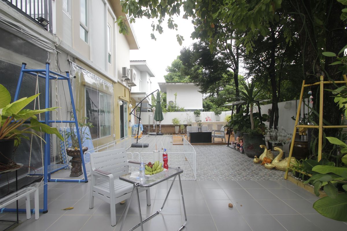 For SaleHouseLadkrabang, Suwannaphum Airport : House for sale in Kazaul Sukhumvit 103 Chalermprakiet Ror. 9 Soi 22 Big house, decorated with additions Outstanding location after the corner opposite the garden The first page of the project 71.7 Wah is convenient to travel near the mall.