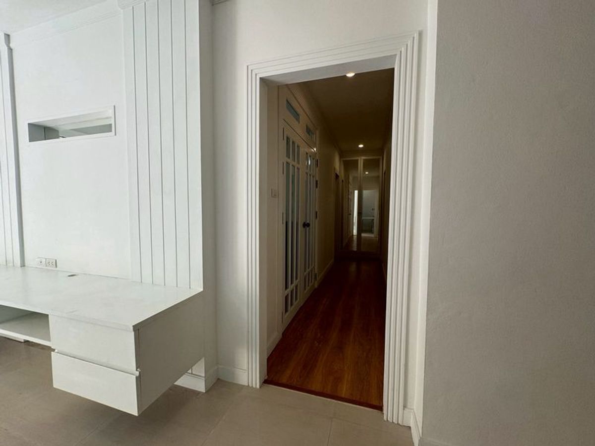 For SaleCondoRatchadapisek, Huaikwang, Suttisan : Condo for sale at Baan Klang Krung Resort, 3,290,000 baht [MKs250928]