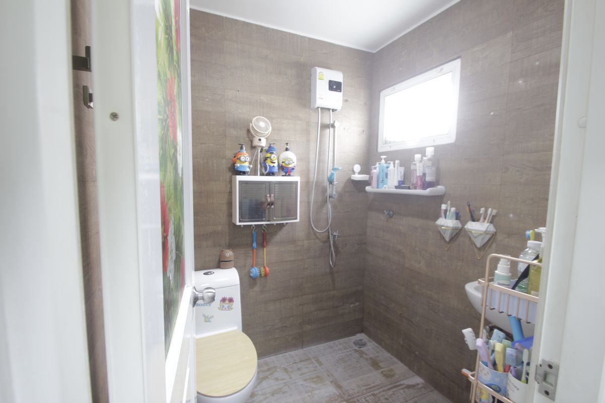 For SaleHouseLadkrabang, Suwannaphum Airport : House for sale in Kazaul Sukhumvit 103 Chalermprakiet Ror. 9 Soi 22 Big house, decorated with additions Outstanding location after the corner opposite the garden The first page of the project 71.7 Wah is convenient to travel near the mall.