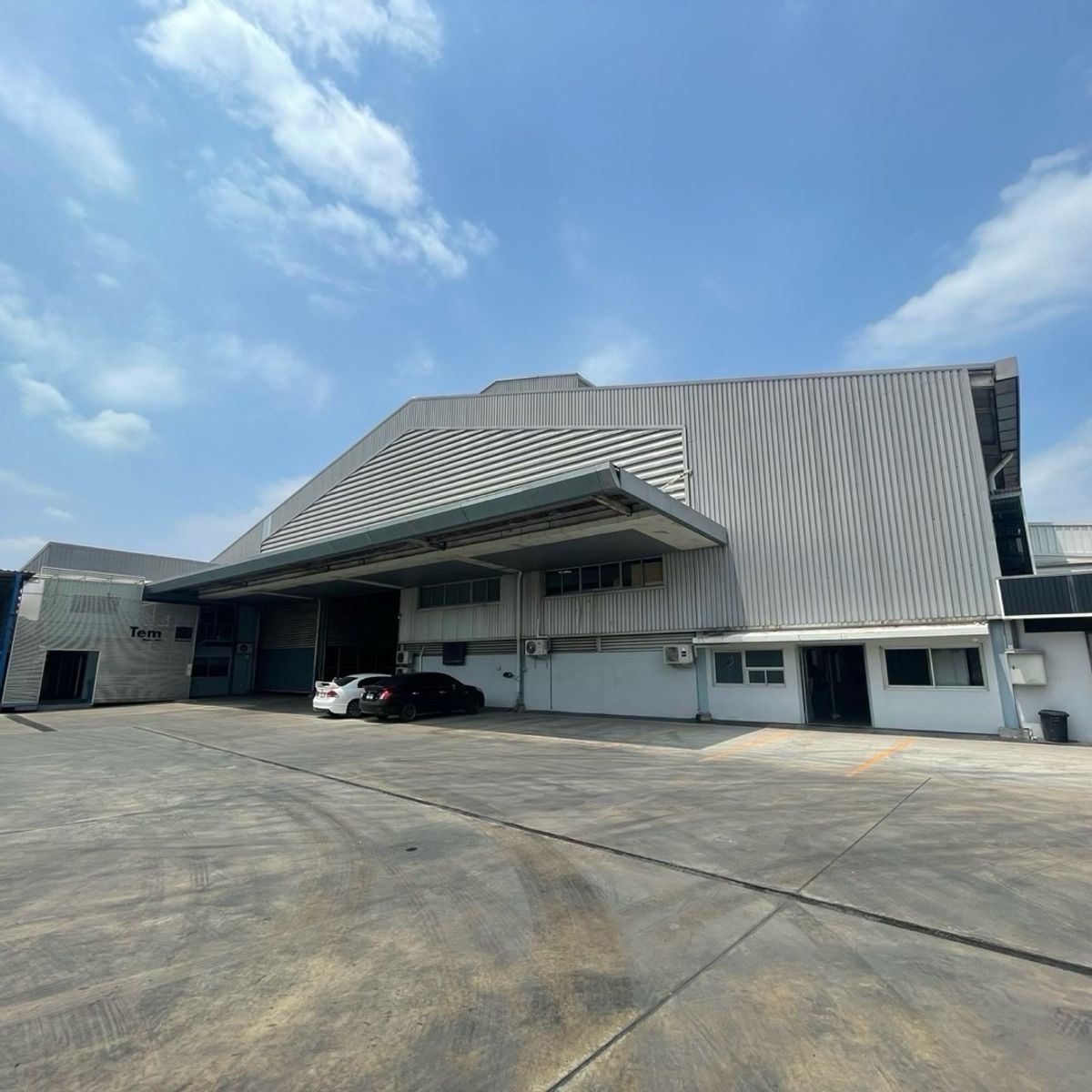 ให้เช่าโรงงานสมุทรปราการ สำโรง : ให้เช่า พื้นที่ 3,699 ตารางเมตร เทพารักษ์ มี ระบบเครน , โกดัง คลังสินค้า และ ออฟฟิศ สำนักงาน พร้อมใช้ บนทำเล บางพลี เทพารักษ์ จังหวัดสมุทรปราการ 