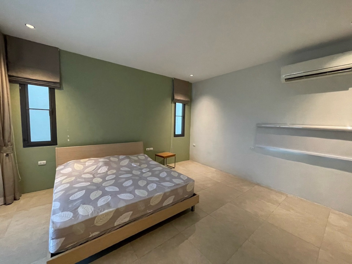 For RentHouseSukhumvit, Asoke, Thonglor : Rent a detached house, Pridi Phanom Yong 45, wide room, a lot of areas near BTS Phra Khanong, Sukhumvit Road, near the main road, near Airport Link, Ekamai -Ram Inthra Expressway.