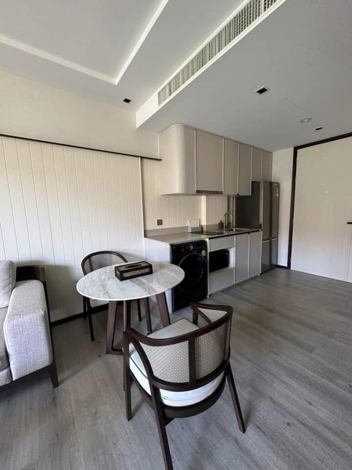 ขายคอนโดหัวหิน ประจวบคีรีขันธ์ : 📢👇คอนโดมิเนียมหรูสไตล์โรงแรม ริมทะเล พร้อมระเบียงขนาดใหญ่ ตั้งอยู่ตรงข้าม Market Village