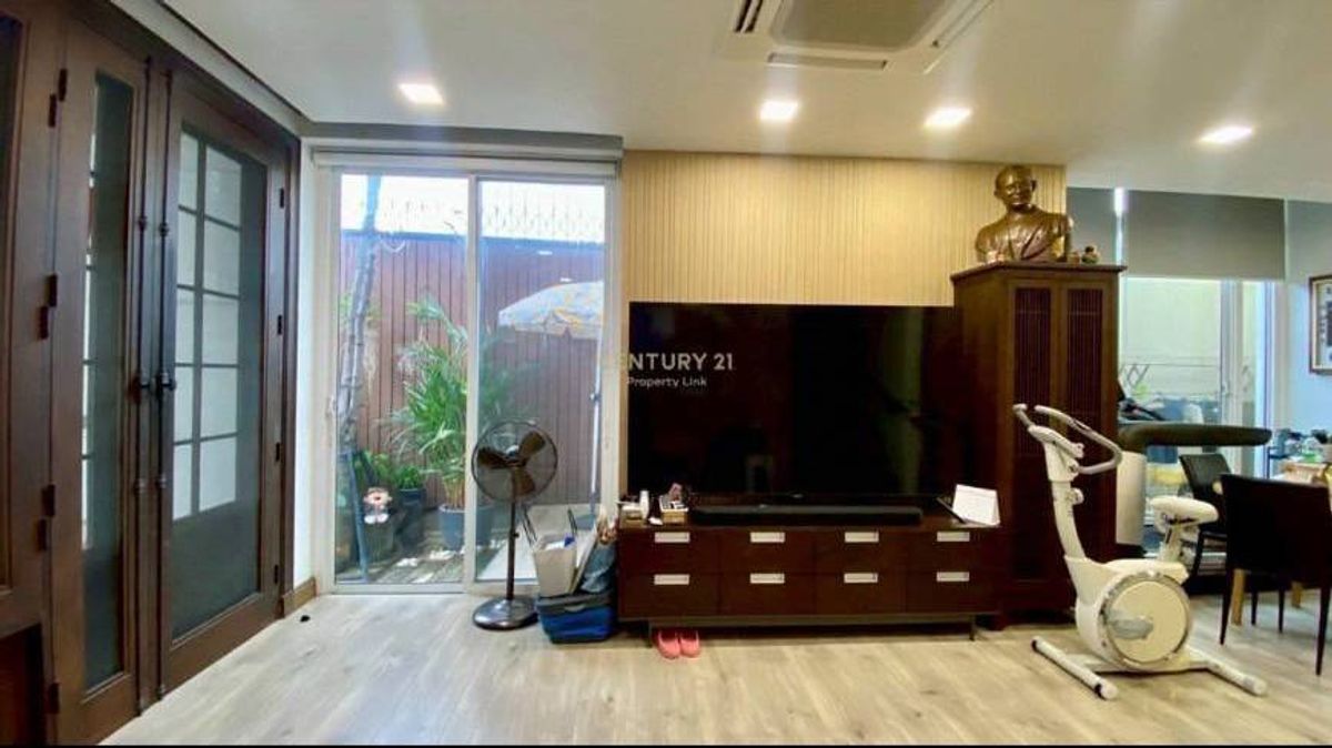 ขายบ้านพระราม 3 สาธุประดิษฐ์ : 🌟 โอกาสเป็นเจ้าของบ้านเดี่ยวสุดหรู Baan Klang Krung พระราม 3 ขนาดใหญ่ โปร่งโล่งสบาย 2 ห้องนอน 4 ห้องน้ำ ใจกลางยานนาวา เดินทางสะดวก