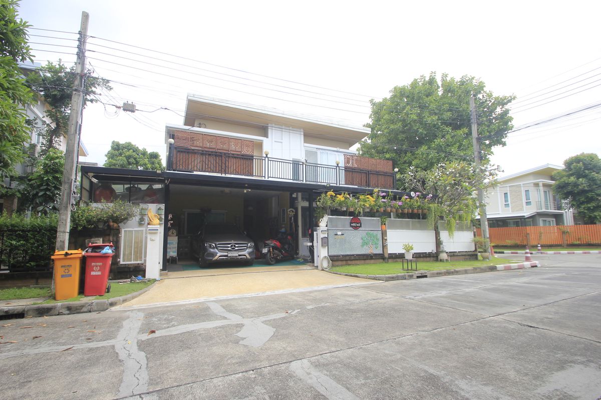 For SaleHouseLadkrabang, Suwannaphum Airport : House for sale in Kazaul Sukhumvit 103 Chalermprakiet Ror. 9 Soi 22 Big house, decorated with additions Outstanding location after the corner opposite the garden The first page of the project 71.7 Wah is convenient to travel near the mall.
