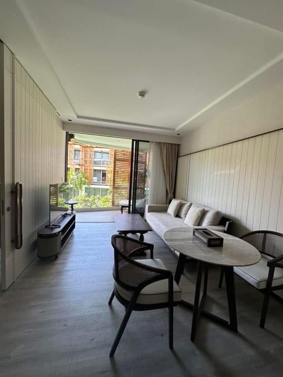 ขายคอนโดหัวหิน ประจวบคีรีขันธ์ : 📢👇คอนโดมิเนียมหรูสไตล์โรงแรม ริมทะเล พร้อมระเบียงขนาดใหญ่ ตั้งอยู่ตรงข้าม Market Village