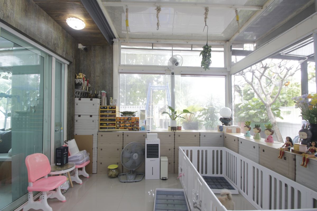 For SaleHouseLadkrabang, Suwannaphum Airport : House for sale in Kazaul Sukhumvit 103 Chalermprakiet Ror. 9 Soi 22 Big house, decorated with additions Outstanding location after the corner opposite the garden The first page of the project 71.7 Wah is convenient to travel near the mall.