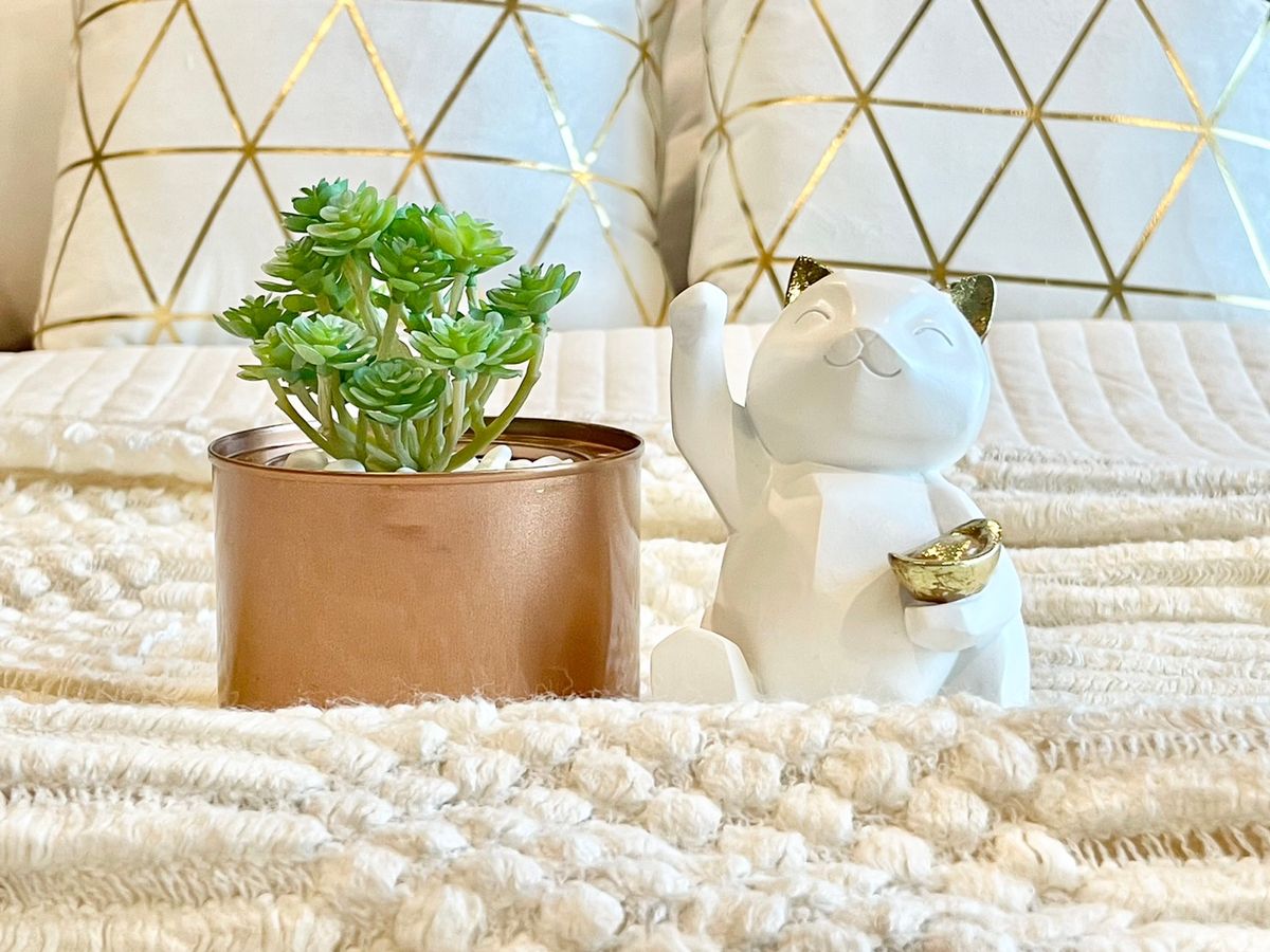 For SaleCondoSapankwai,Jatujak : 💥DON ' T MISS💥 Ready to Move Intro Phahol Location near Rama 6 and the food area to go to Saphan Khwai Or Ari is easy. 5 minutes to the beautiful room. Very good value. Interested. Contact 0876358339.