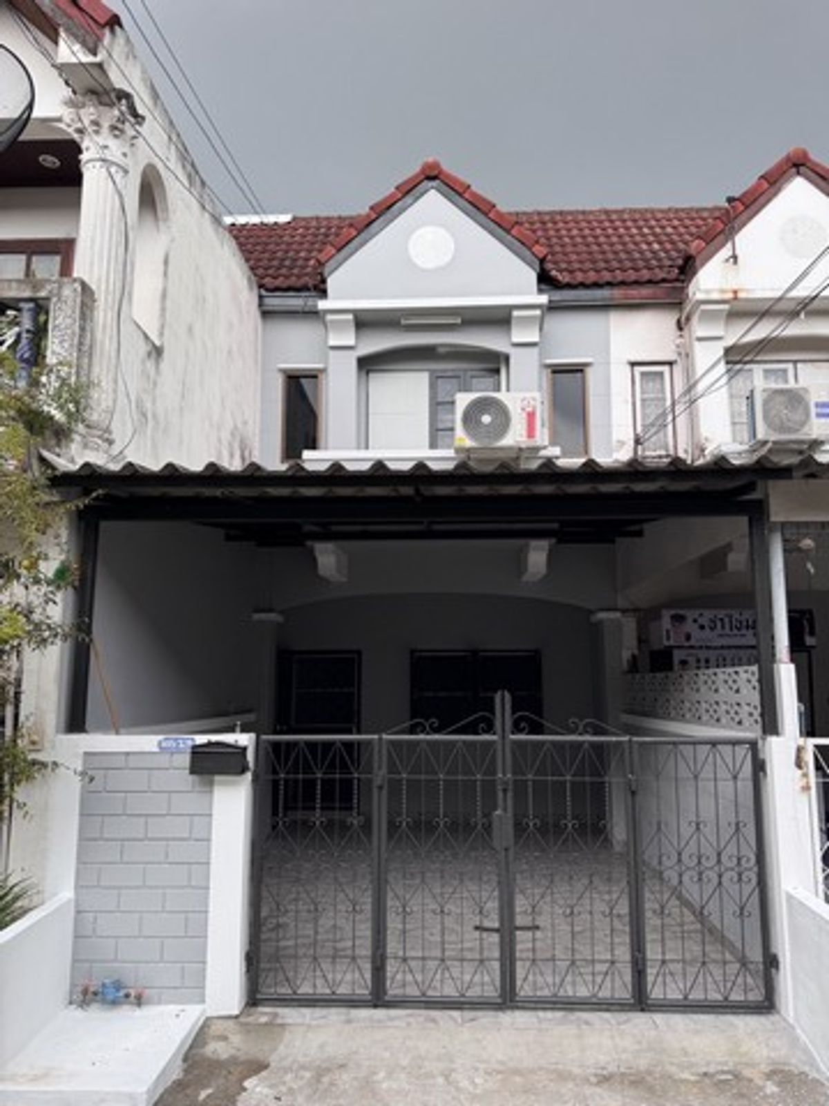 For RentTownhomeBang kae, Phetkasem : 2 -storey townhouse for rent. Happy University 2, new Renovate houses ready to stay.