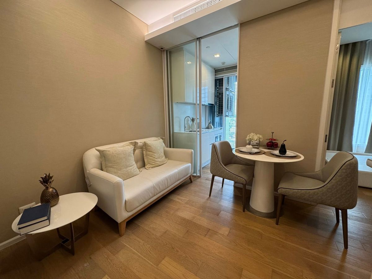 ขายคอนโดลาดพร้าว เซ็นทรัลลาดพร้าว : ใหม่แกะกล่อง ! รีโนเวทพร้อมอยู่ 📍The saint residence 1 ห้องนอน 30 ตร. เพียง 2.79 ล้าน !✨ หายาก รีบจับจองนะคะ ห้องแยกสัดส่วน สวย ทำเลห้าแยกลาดพร้าว ( โทร 081-152-6154 Agent )