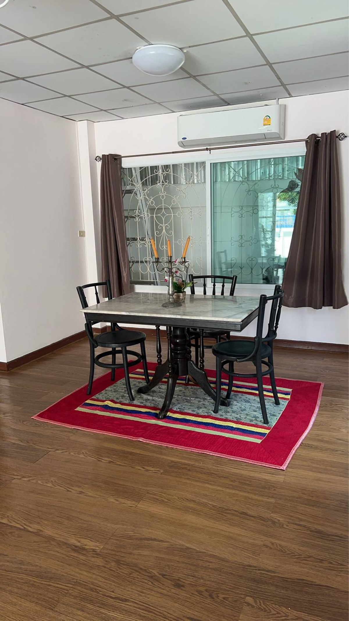 KH 0179 gives 2 floors of a detached house, Vibhavadi 20, after Thai Airways Intersection 3/4 Chomphon, Chatuchak area, opposite V20, near MRT, Phahonyothin, suitable for living or office. Loading...