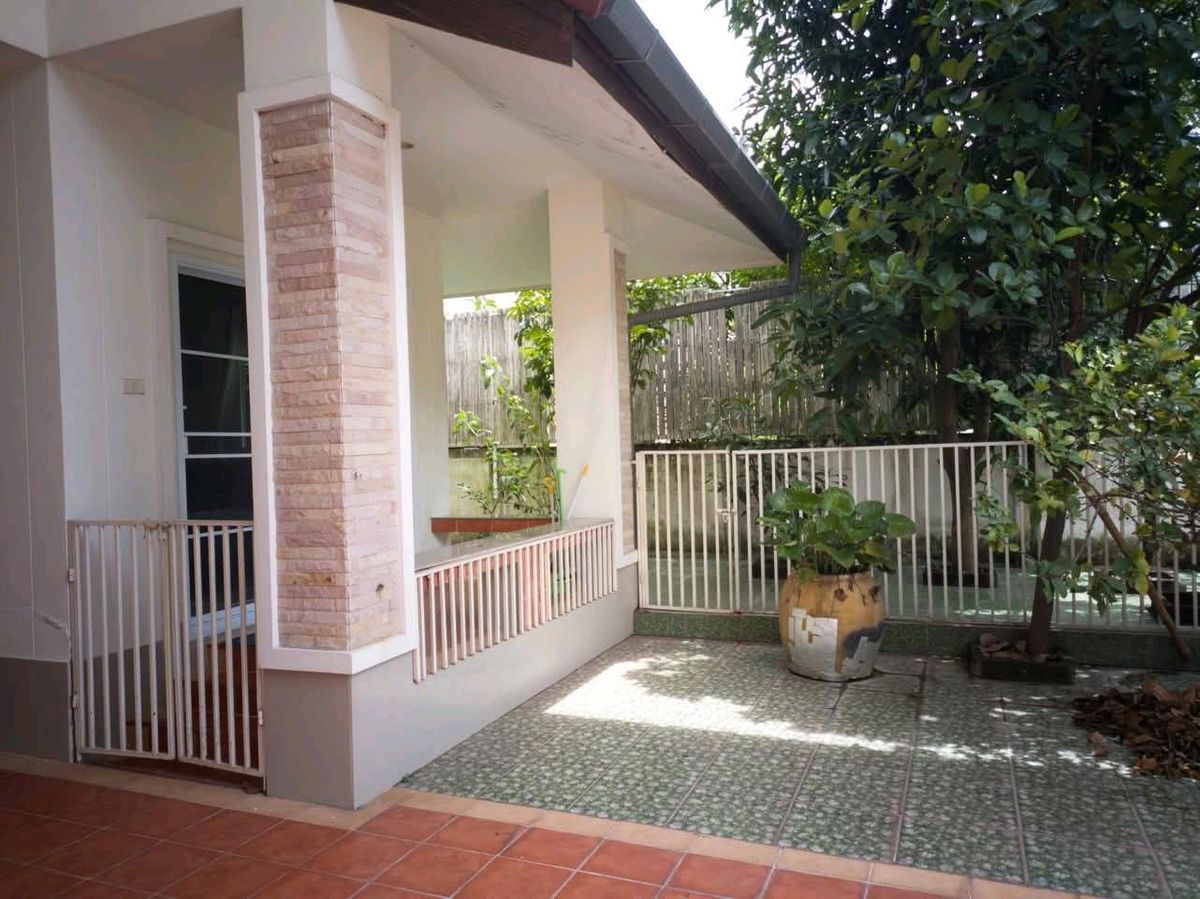 For RentHouseChiang Mai : PEACEFUL LOCATION, WITH A SWIMMING POOL IN THE PROJECT!  SAN PAK WAN.