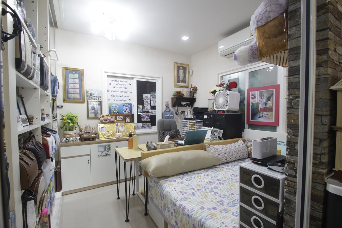 For SaleHouseLadkrabang, Suwannaphum Airport : House for sale in Kazaul Sukhumvit 103 Chalermprakiet Ror. 9 Soi 22 Big house, decorated with additions Outstanding location after the corner opposite the garden The first page of the project 71.7 Wah is convenient to travel near the mall.