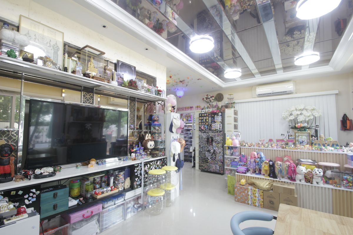 For SaleHouseLadkrabang, Suwannaphum Airport : House for sale in Kazaul Sukhumvit 103 Chalermprakiet Ror. 9 Soi 22 Big house, decorated with additions Outstanding location after the corner opposite the garden The first page of the project 71.7 Wah is convenient to travel near the mall.