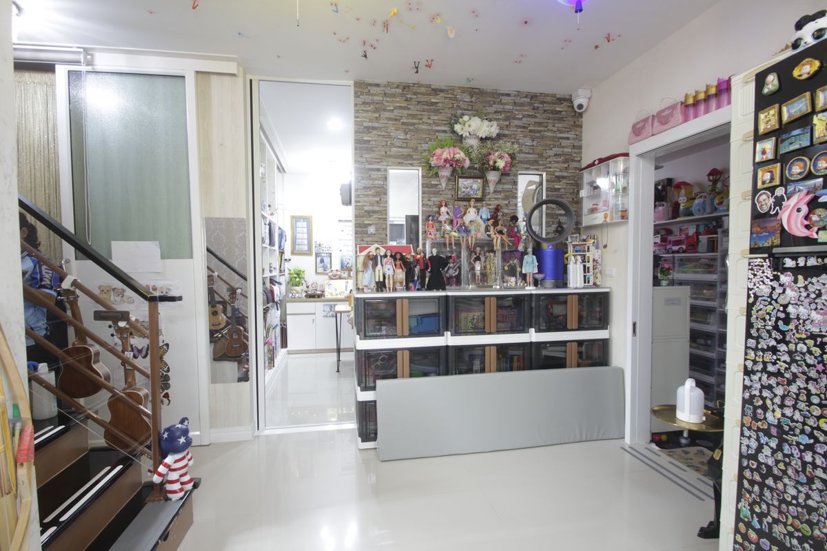 For SaleHouseLadkrabang, Suwannaphum Airport : House for sale in Kazaul Sukhumvit 103 Chalermprakiet Ror. 9 Soi 22 Big house, decorated with additions Outstanding location after the corner opposite the garden The first page of the project 71.7 Wah is convenient to travel near the mall.