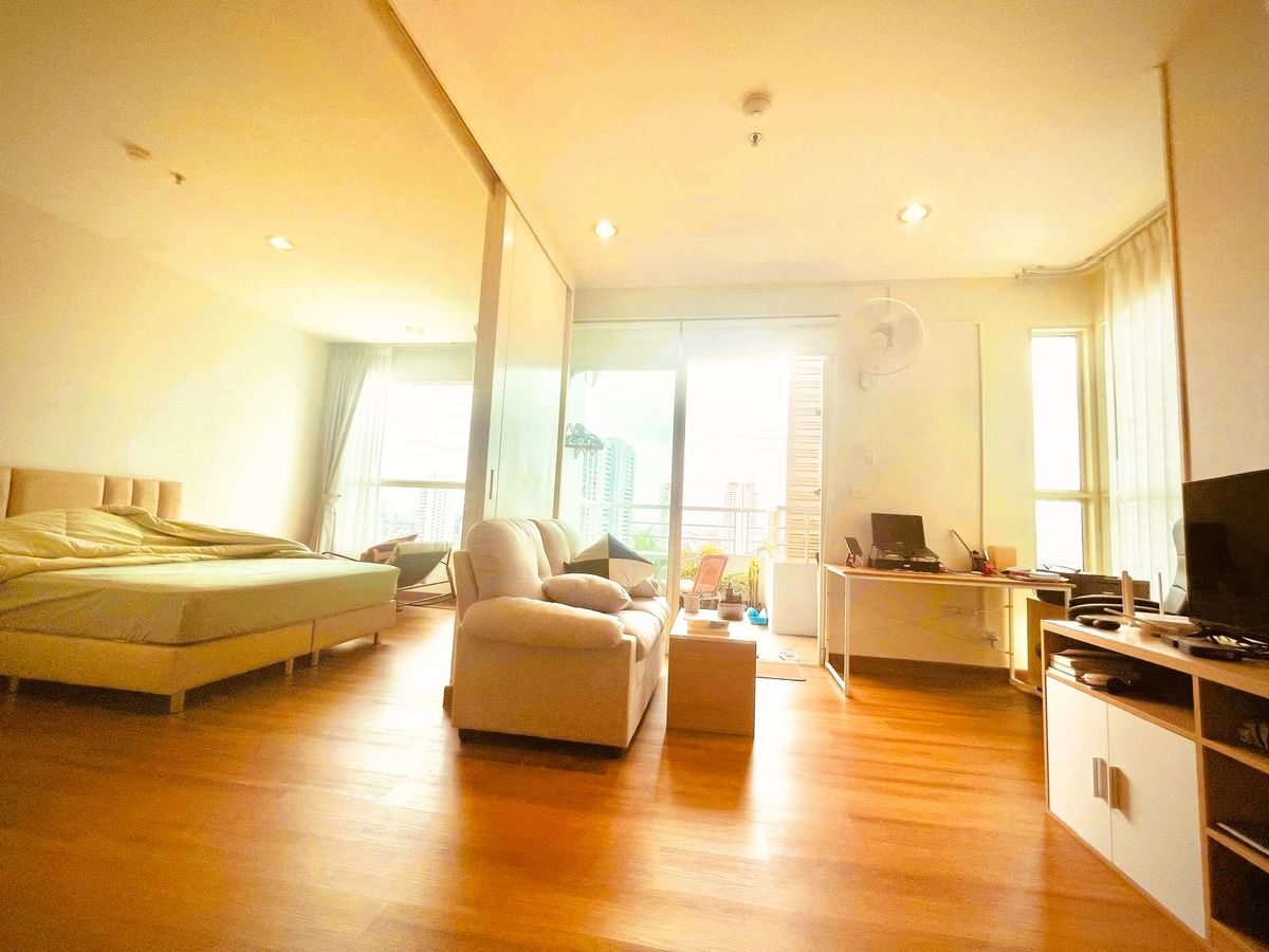 For SaleCondoWongwianyai, Charoennakor : FQ for sale in Lightthouse Condo Condo Price 4,000,000 baht [MKS250969]
