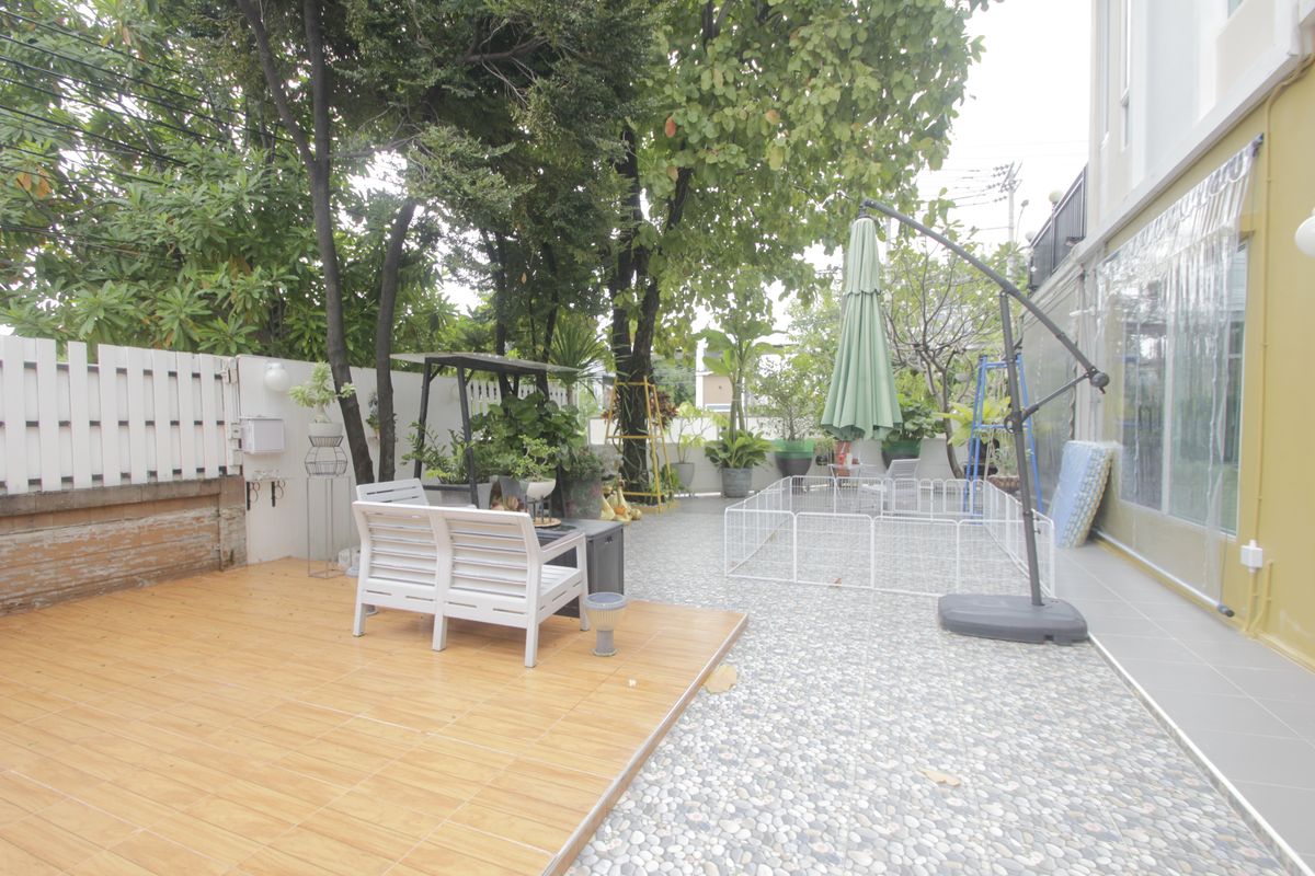 For SaleHouseLadkrabang, Suwannaphum Airport : House for sale in Kazaul Sukhumvit 103 Chalermprakiet Ror. 9 Soi 22 Big house, decorated with additions Outstanding location after the corner opposite the garden The first page of the project 71.7 Wah is convenient to travel near the mall.