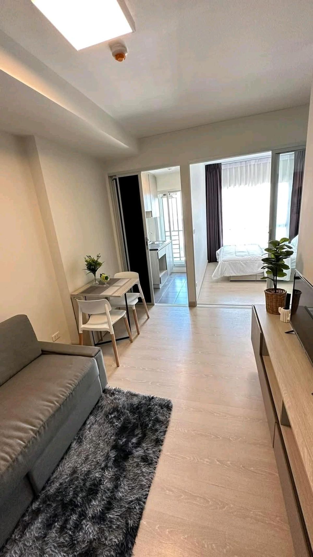For RentCondoChaengwatana, Muangthong : 📍 Good location near: 🚇 BTS (MRT / BTS) 🛍️ Department Store
