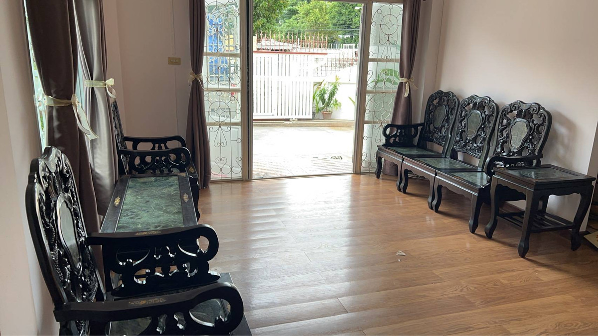For RentHouseVipawadee, Don Mueang, Lak Si : KH 0179 gives 2 floors of a detached house, Vibhavadi 20, after Thai Airways Intersection 3/4 Chomphon, Chatuchak area, opposite V20, near MRT, Phahonyothin, suitable for living or office.