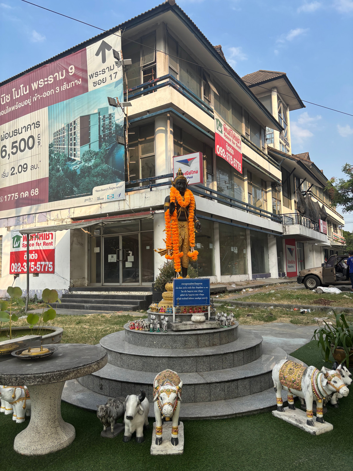 ให้เช่าสำนักงานพระราม 9 เพชรบุรีตัดใหม่ RCA : พื้นทีว่างให้เช่า อาคารฐมศร (Thamasorn Building) พระราม 9 – ใกล้ MRT / ทางด่วน / New CBD