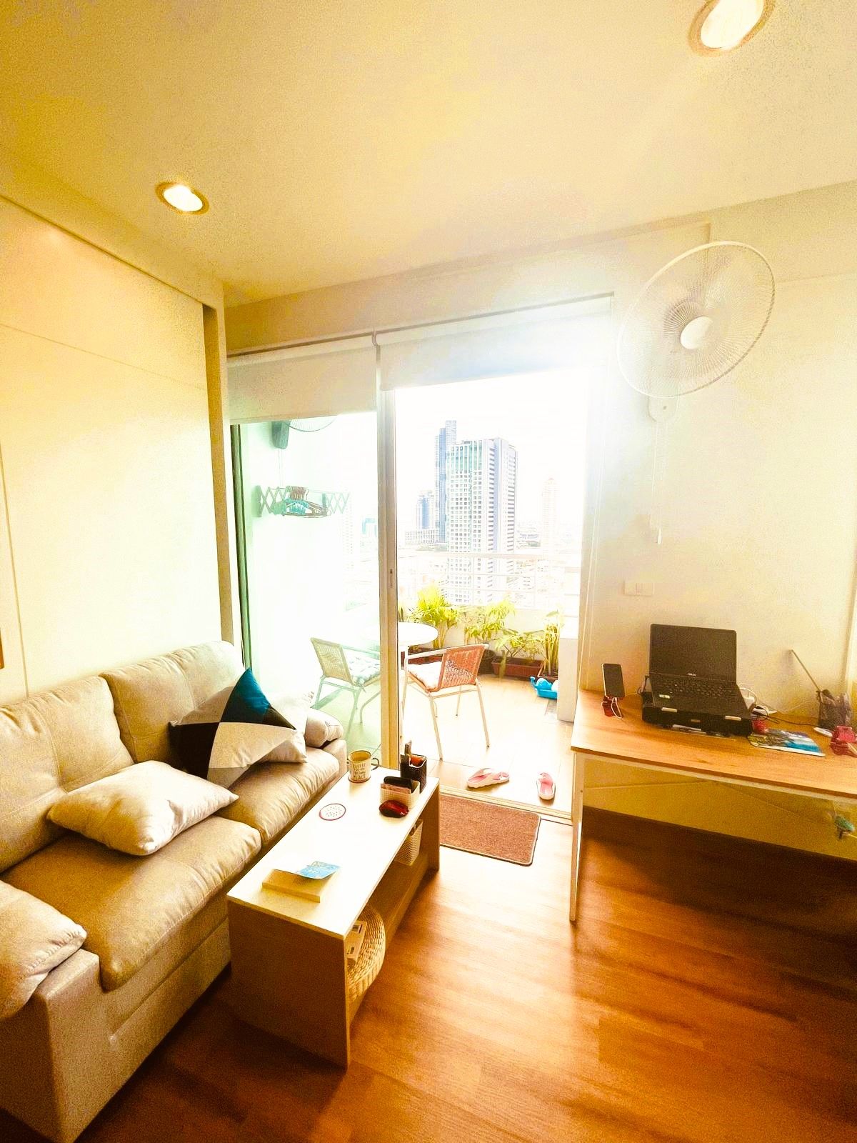 For SaleCondoWongwianyai, Charoennakor : FQ for sale in Lightthouse Condo Condo Price 4,000,000 baht [MKS250969]