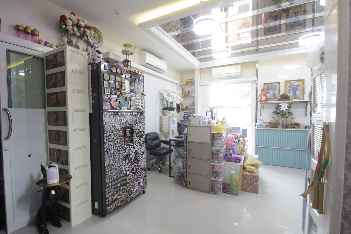 For SaleHouseLadkrabang, Suwannaphum Airport : House for sale in Kazaul Sukhumvit 103 Chalermprakiet Ror. 9 Soi 22 Big house, decorated with additions Outstanding location after the corner opposite the garden The first page of the project 71.7 Wah is convenient to travel near the mall.