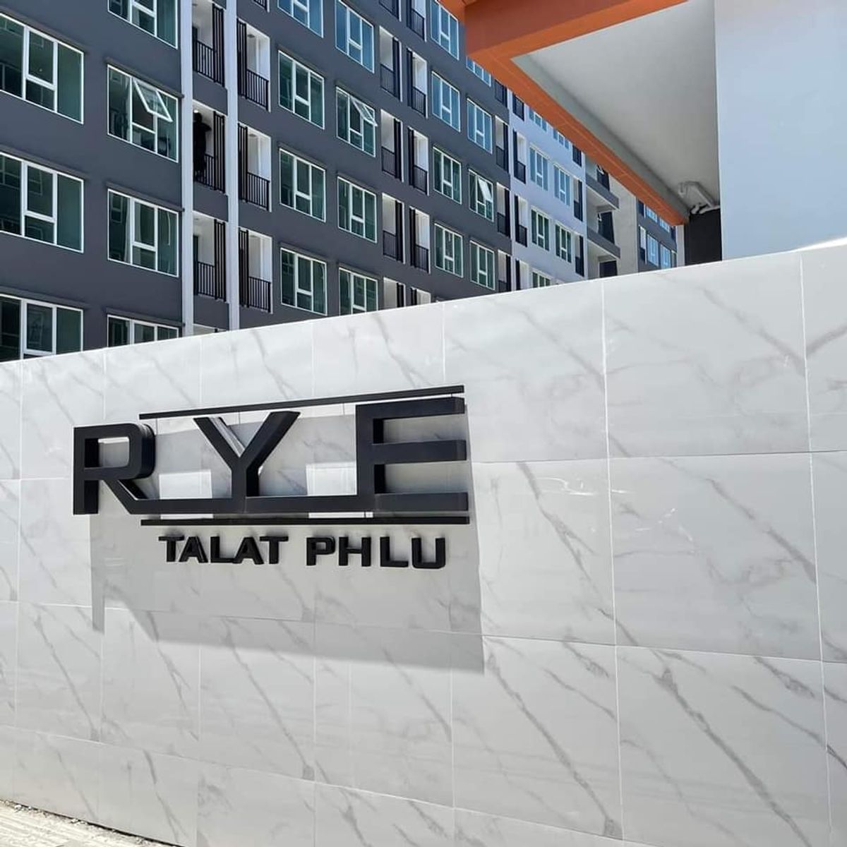 ขายคอนโดท่าพระ ตลาดพลู วุฒากาศ : Rye Talat Phlu 🚆 BTS ตลาดพลู ✅ ขายเพียง 1.65 ล้านบาท 🏢 Studio 30.03 ตร.ม. Rental Yield 7% ต่อปี พร้อมเข้าอยู่ทันที! เฟอร์ครบ + เครื่องใช้ไฟฟ้า 🚫 ไม่รับ Co-agent