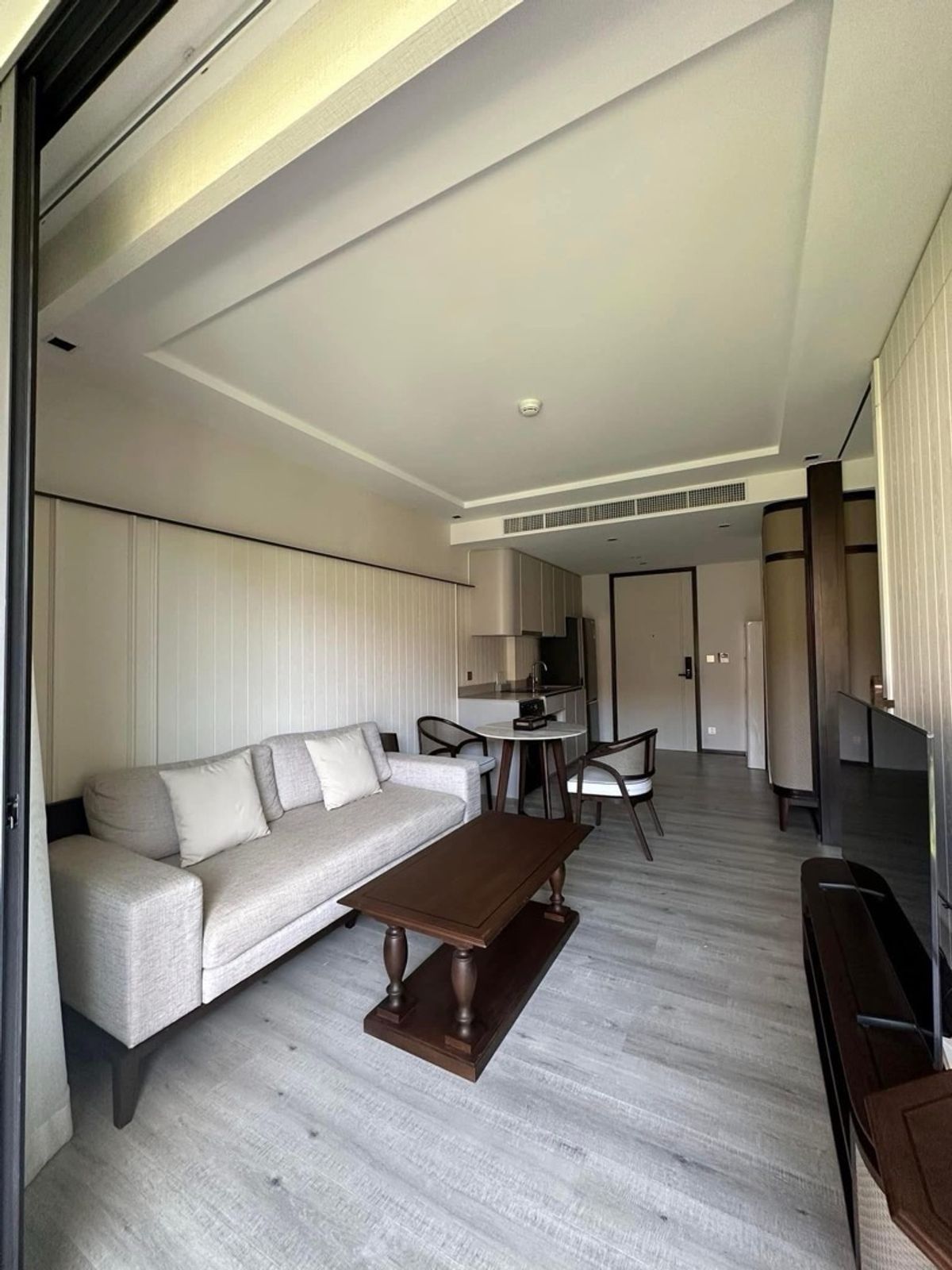 ขายคอนโดหัวหิน ประจวบคีรีขันธ์ : 📢👇คอนโดมิเนียมหรูสไตล์โรงแรม ริมทะเล พร้อมระเบียงขนาดใหญ่ ตั้งอยู่ตรงข้าม Market Village