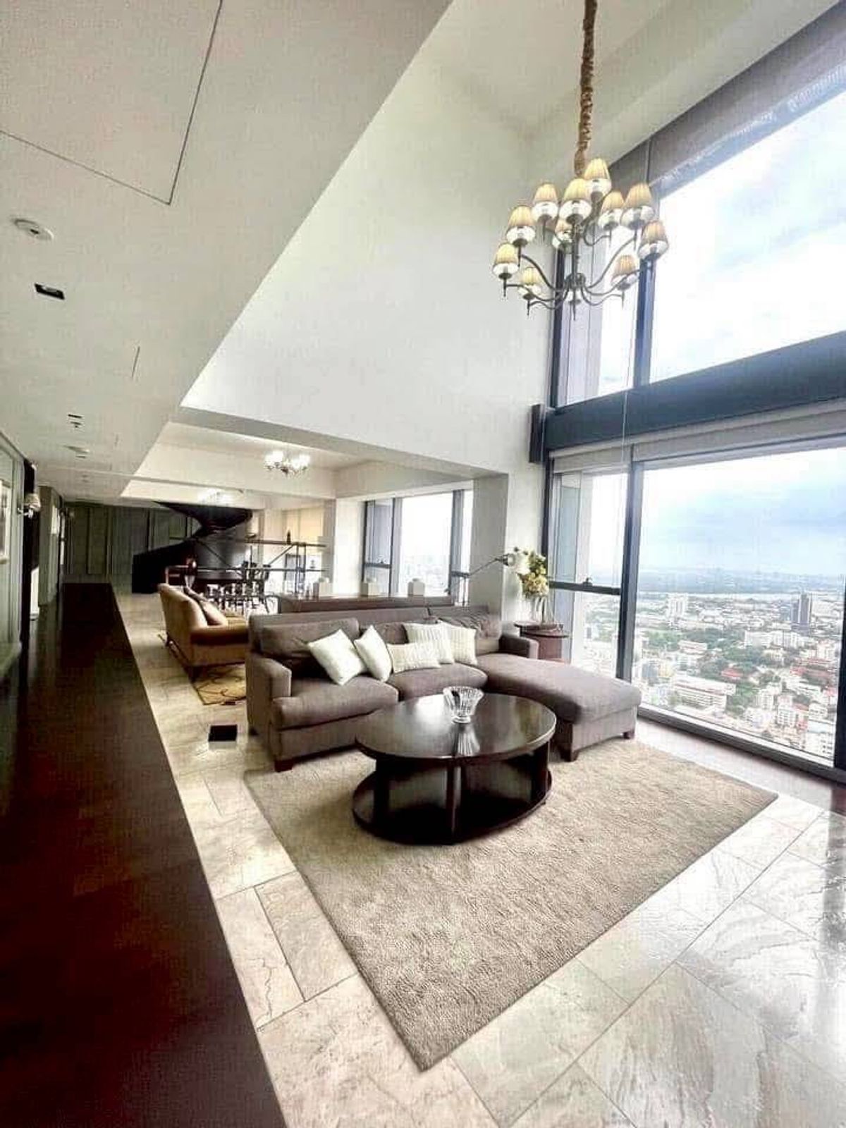 ให้เช่าคอนโดสาทร นราธิวาส :  ★ The Met Sathorn★ 366 ตรม.,ชั้น 54-55 (4 ห้องนอน 5 ห้องน้ำ), ★ใกล้ BTS ช่องนนทรี ★ใกล้ เซ็นทรัล สีลม, อาคารอื้อจื่อเหลียง, HSBC ★ สิ่งอำนวยความสะดวกมากมาย★ เครื่องใช้ไฟฟ้าครบครัน★ 