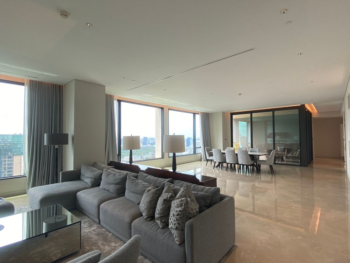 ให้เช่าคอนโดวิทยุ ชิดลม หลังสวน : ✨ คอนโดหรู Sindhorn Residence ขนาดใหญ่ 4 ห้องนอน 340 ตร.ม. ตกแต่งครบ ะเบียงกว้าง เดินทางสะดวก ใกล้ BTS ชิดลม 