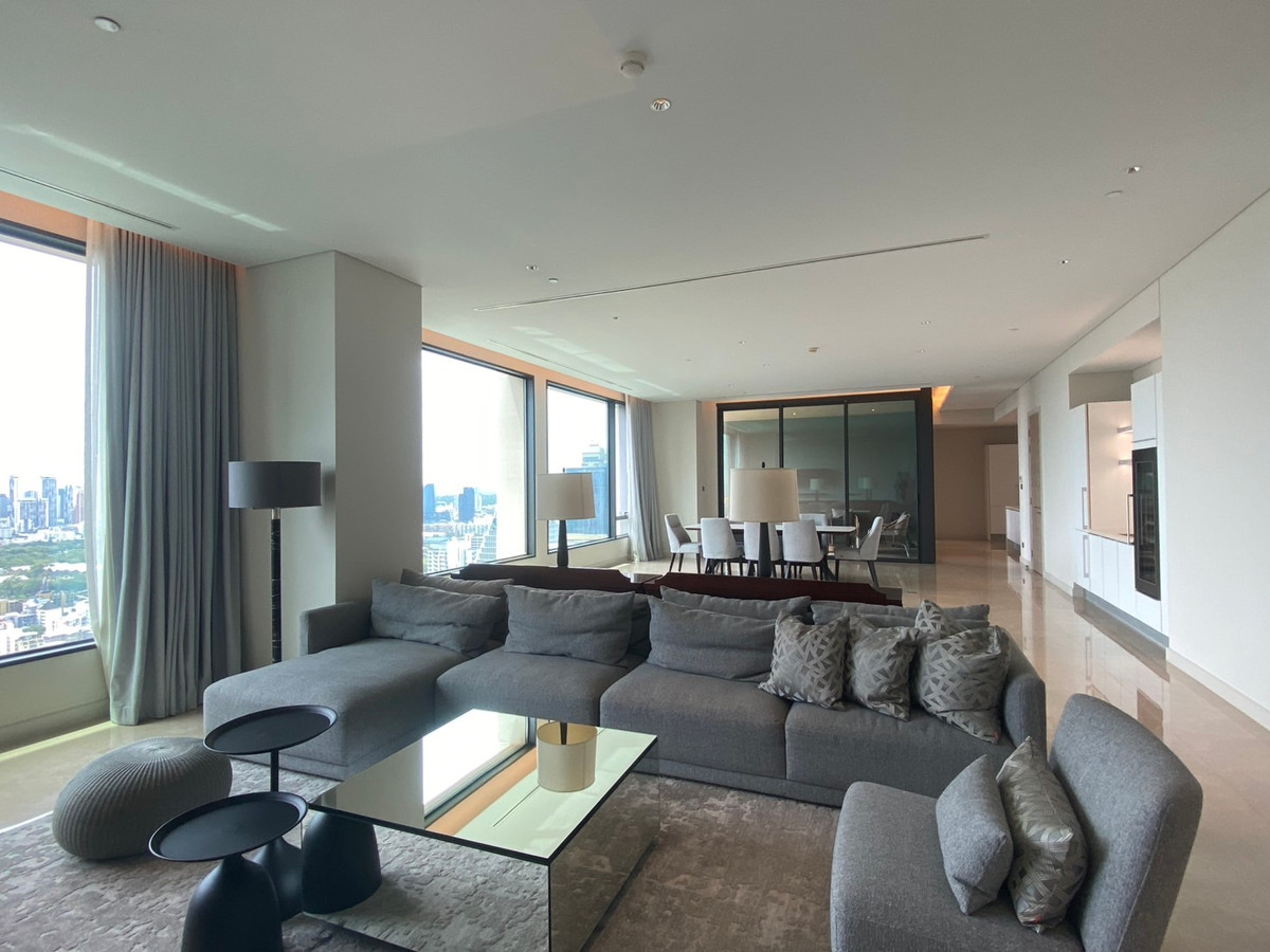 For RentCondoWitthayu, Chidlom, Langsuan, Ploenchit : ✨ Luxury Penthouse at Sindhorn Residence – Spacious 4-Bedroom, 340 sq.m., Fully Furnished with Large Balcony, Prime Location near BTS Chidlom