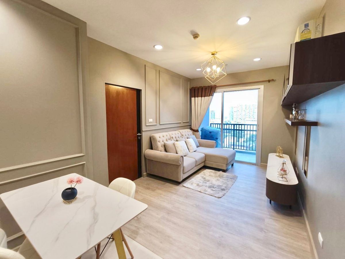 For SaleCondoSapankwai,Jatujak : 💥DON ' T MISS💥 Ready to Move Intro Phahol Location near Rama 6 and the food area to go to Saphan Khwai Or Ari is easy. 5 minutes to the beautiful room. Very good value. Interested. Contact 0876358339.