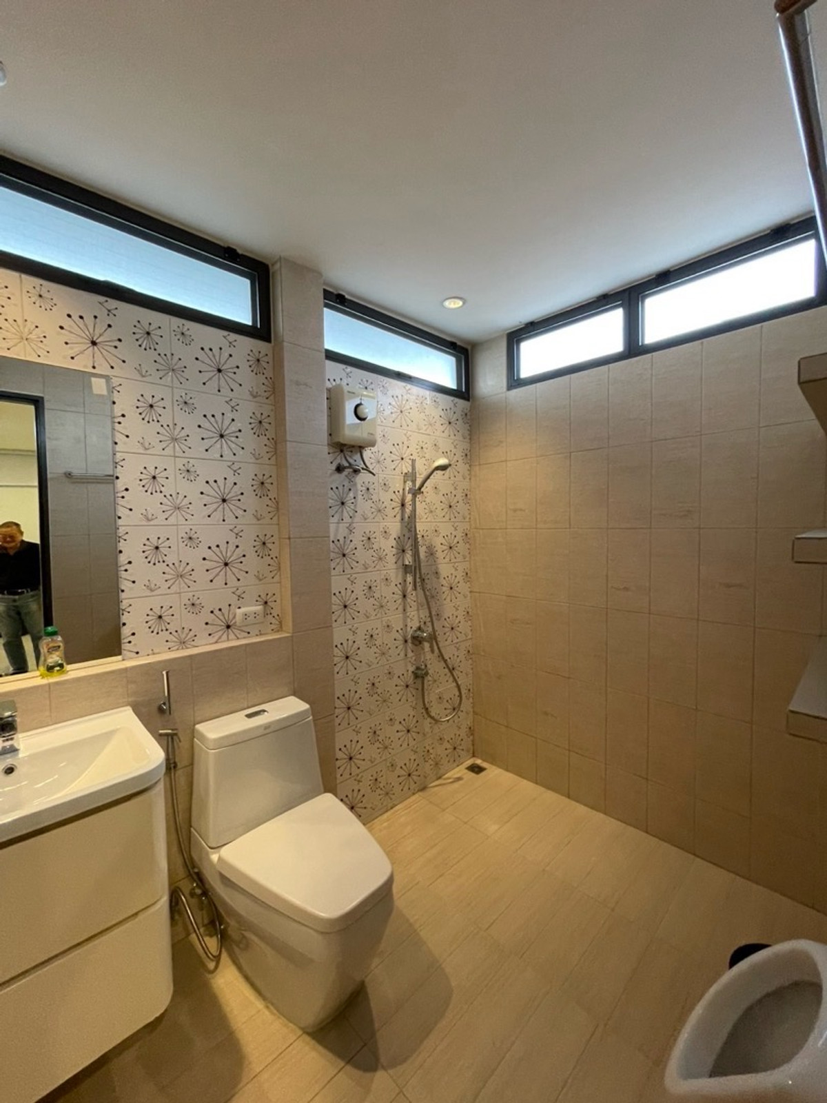 For RentHouseSukhumvit, Asoke, Thonglor : Rent a detached house, Pridi Phanom Yong 45, wide room, a lot of areas near BTS Phra Khanong, Sukhumvit Road, near the main road, near Airport Link, Ekamai -Ram Inthra Expressway.