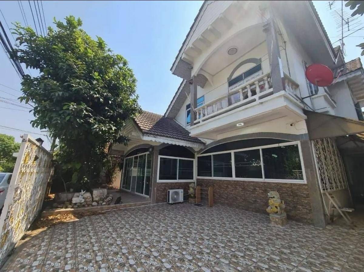 For RentHouseVipawadee, Don Mueang, Lak Si : Rent a detached house, Suan Thong Villa 5, only 8 minutes near Don Mueang Airport.