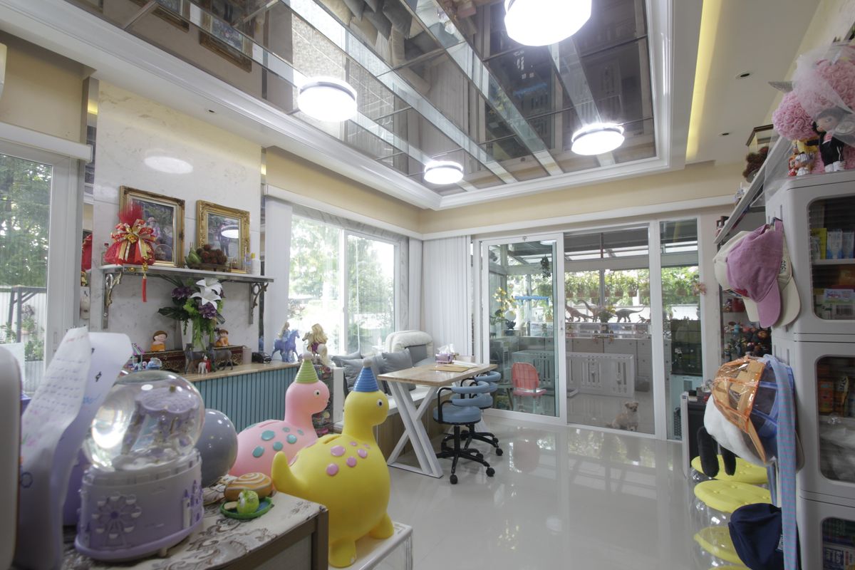 For SaleHouseLadkrabang, Suwannaphum Airport : House for sale in Kazaul Sukhumvit 103 Chalermprakiet Ror. 9 Soi 22 Big house, decorated with additions Outstanding location after the corner opposite the garden The first page of the project 71.7 Wah is convenient to travel near the mall.