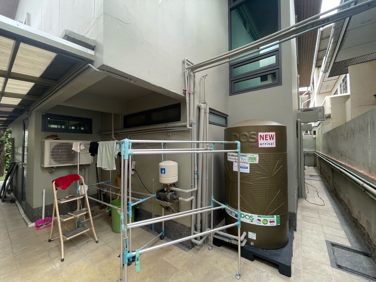 For RentHouseSukhumvit, Asoke, Thonglor : Rent a detached house, Pridi Phanom Yong 45, wide room, a lot of areas near BTS Phra Khanong, Sukhumvit Road, near the main road, near Airport Link, Ekamai -Ram Inthra Expressway.