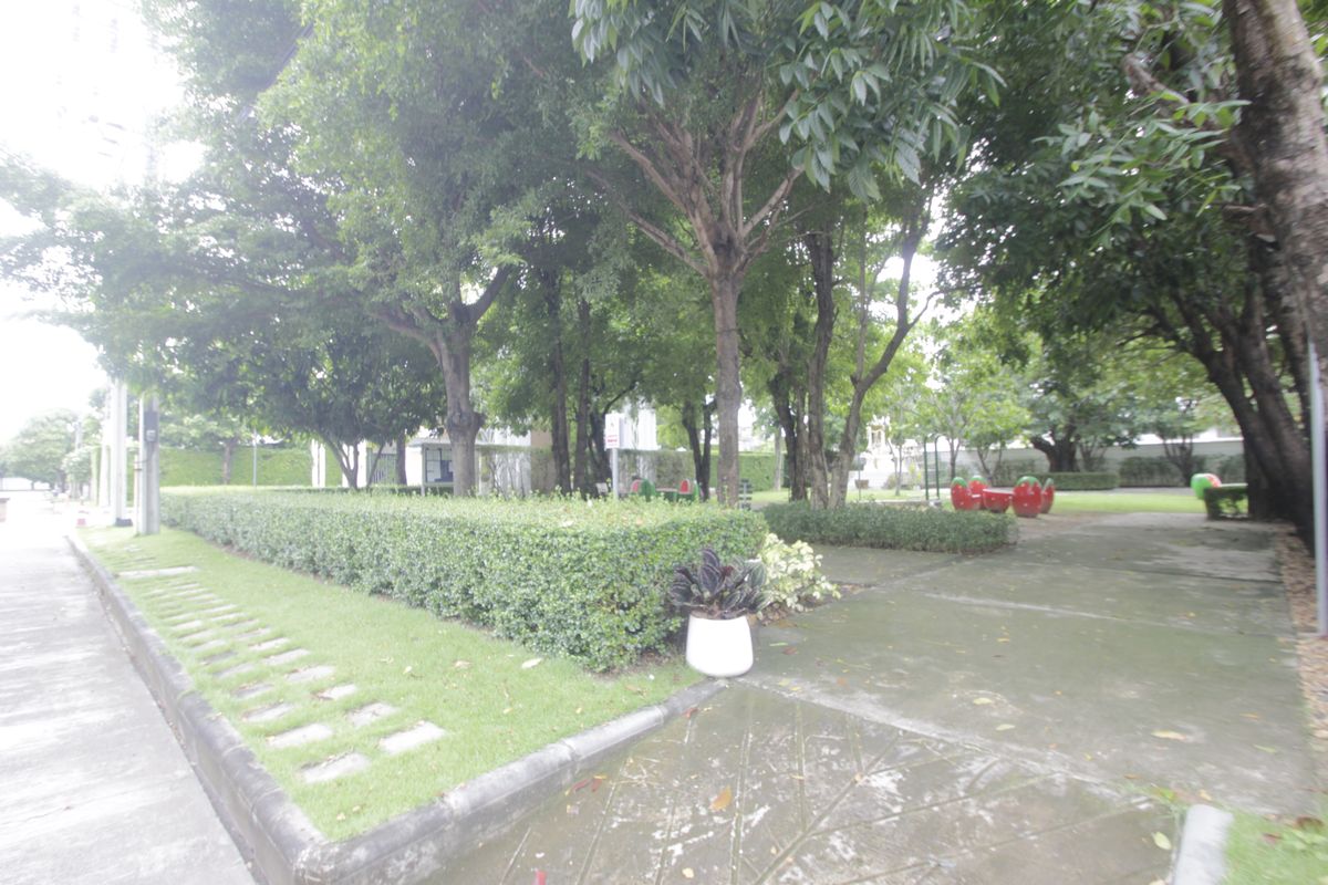 For SaleHouseLadkrabang, Suwannaphum Airport : House for sale in Kazaul Sukhumvit 103 Chalermprakiet Ror. 9 Soi 22 Big house, decorated with additions Outstanding location after the corner opposite the garden The first page of the project 71.7 Wah is convenient to travel near the mall.