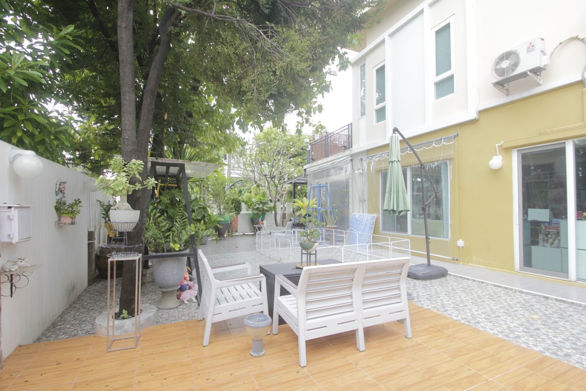 For SaleHouseLadkrabang, Suwannaphum Airport : House for sale in Kazaul Sukhumvit 103 Chalermprakiet Ror. 9 Soi 22 Big house, decorated with additions Outstanding location after the corner opposite the garden The first page of the project 71.7 Wah is convenient to travel near the mall.