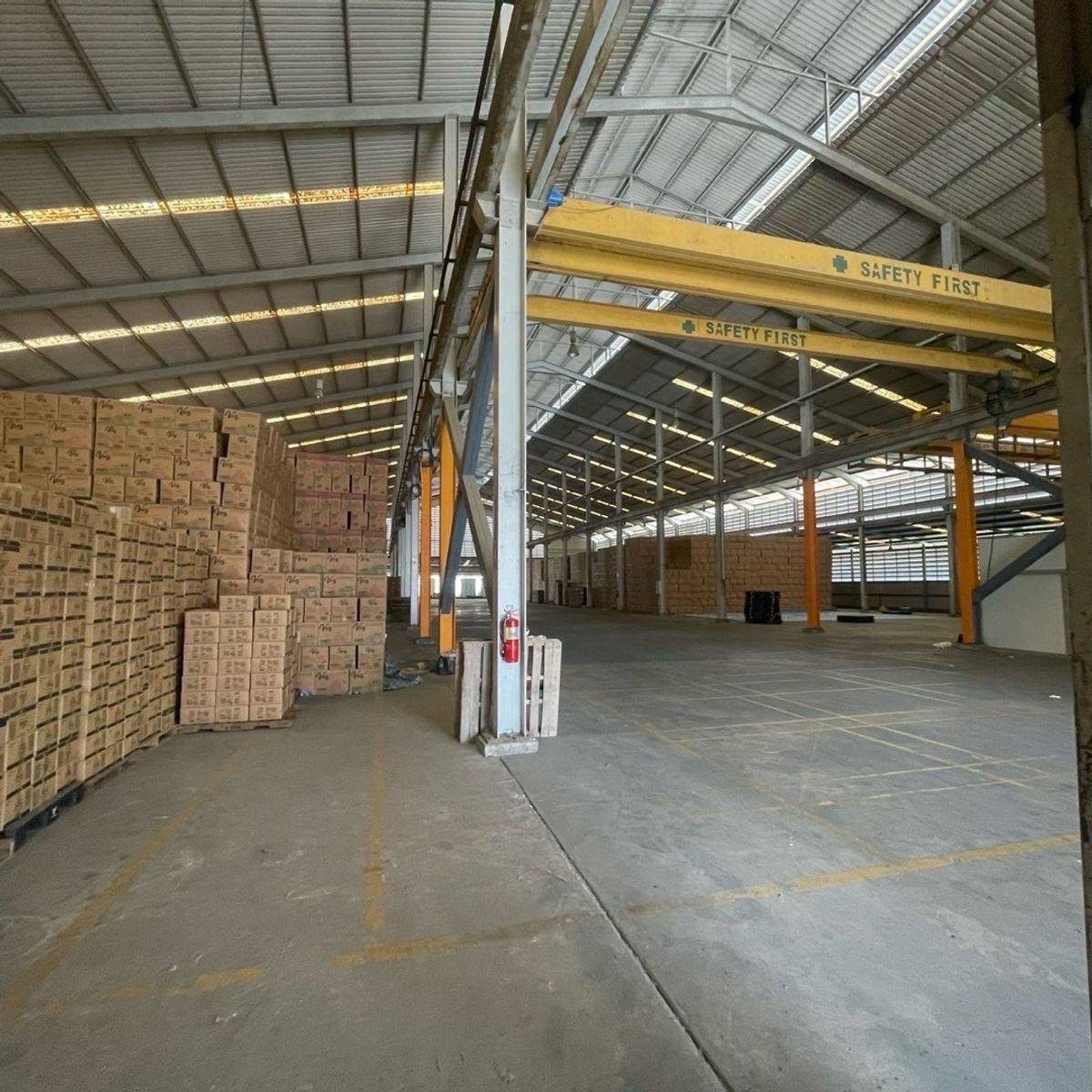 ให้เช่าโรงงานสมุทรปราการ สำโรง : ให้เช่า พื้นที่ 3,699 ตารางเมตร เทพารักษ์ มี ระบบเครน , โกดัง คลังสินค้า และ ออฟฟิศ สำนักงาน พร้อมใช้ บนทำเล บางพลี เทพารักษ์ จังหวัดสมุทรปราการ 