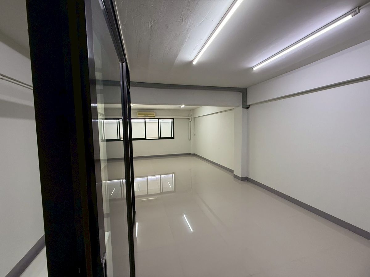 For RentShop HouseRama5, Ratchapruek, Bangkruai : Rent a commercial building Next to Ratchaphruek Road Near the Walk Ratchapruek, suitable for trade.