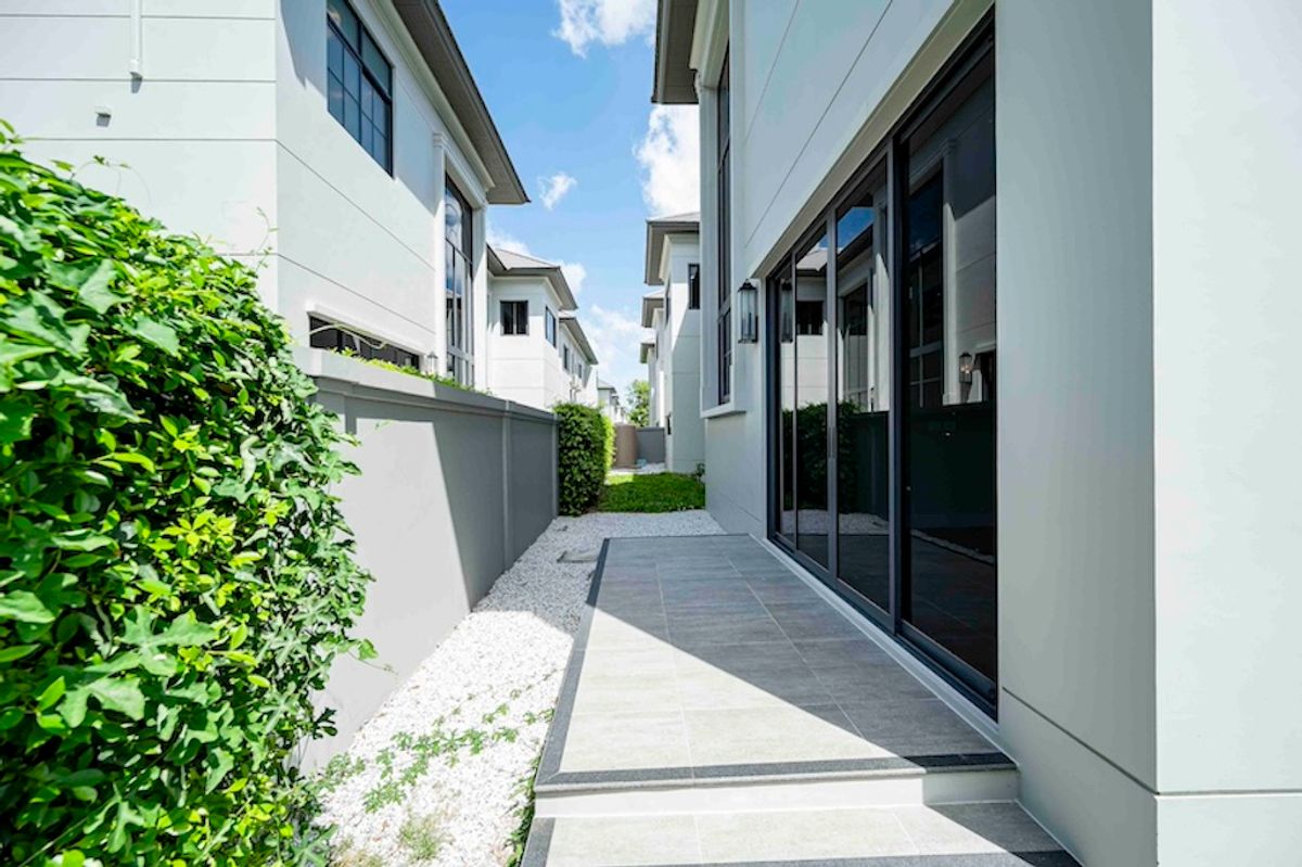 ขายบ้านพัฒนาการ ศรีนครินทร์ : ขายบ้านสวยหรู  นาราสิริ กรุงเทพกรีฑา  สวยพร้อมอยู่  