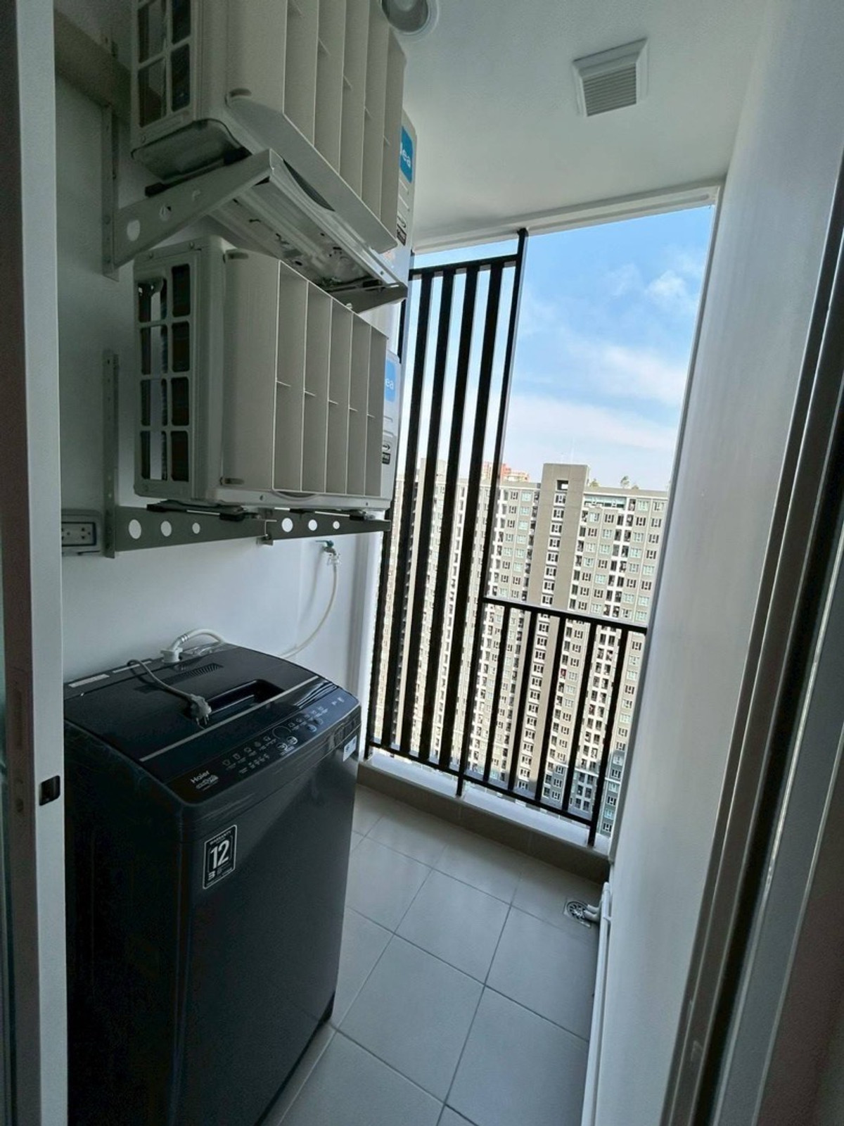 For RentCondoBangna, Bearing, Lasalle : #Regent Home Bangna The brand new room has never been rented in the 29th floor. The view is very beautiful.