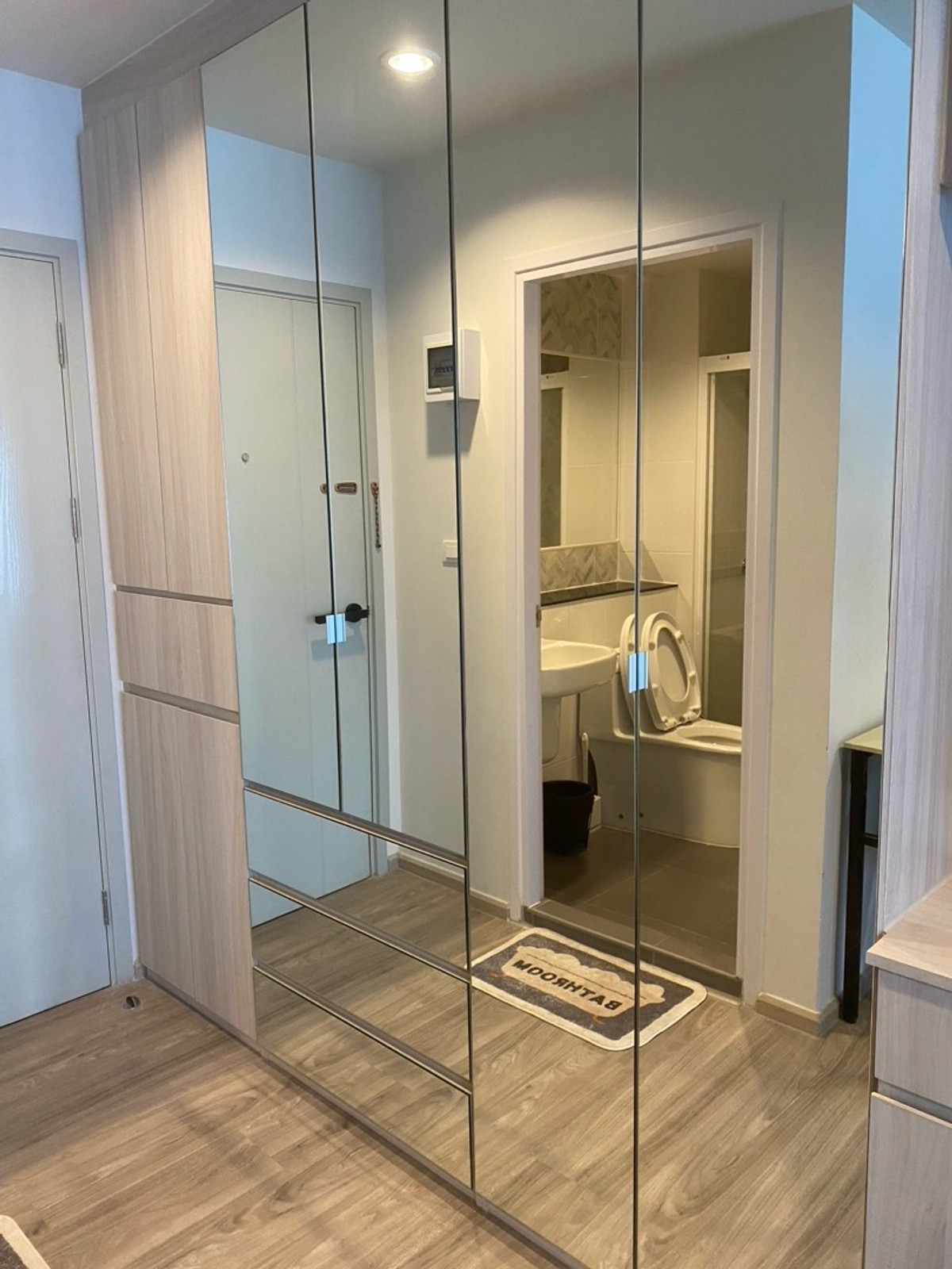 For RentCondoBangna, Bearing, Lasalle : #Regent Home Bangna The brand new room has never been rented in the 29th floor. The view is very beautiful.