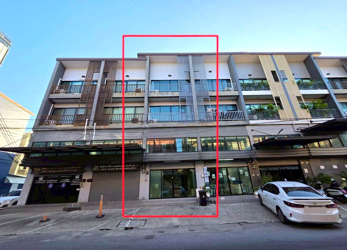 For RentShop HouseRamkhamhaeng, Hua Mak : Three and a half-story Commercial Building for Rent at The Prime Rama 9-Ramkhamhaeng 21 Good location with parking. Roadside building, convenient transportation, near the Airport Rail Link Ramkhamhaeng Station and Ramkhamhaeng University.