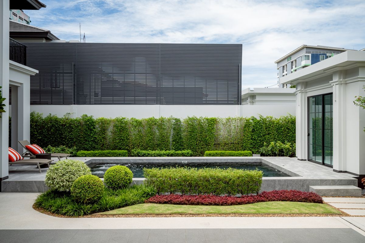 For SaleHouseSamut Prakan,Samrong : Else Bearing 32 Luxurious single house Private swimming pool With a certified house Super special price