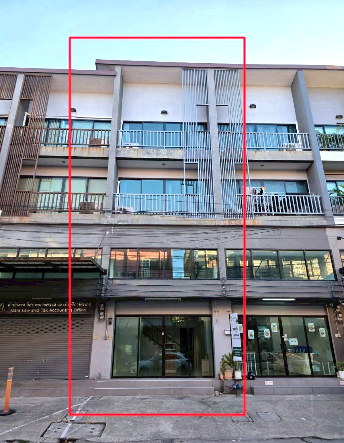 For RentShop HouseRamkhamhaeng, Hua Mak : Three and a half-story Commercial Building for Rent at The Prime Rama 9-Ramkhamhaeng 21 Good location with parking. Roadside building, convenient transportation, near the Airport Rail Link Ramkhamhaeng Station and Ramkhamhaeng University.