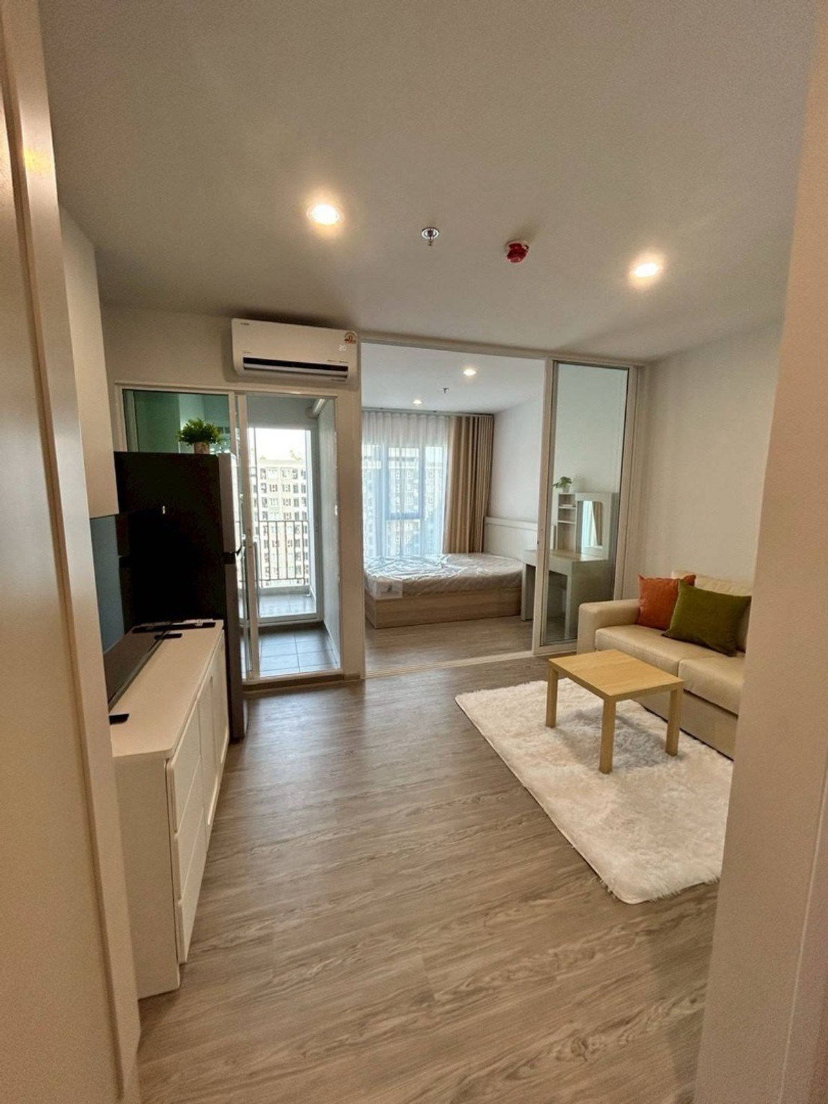 ให้เช่าคอนโดบางนา แบริ่ง ลาซาล : 9,000/ด อยู่คนเดียว
9,500.-/ด อยู่ 2 คน or foreigner
#รีเจ้นท์โฮมบางนา ห้องใหม่เอี่ยมไม่เคยปล่อยเช่า  ป้าแหม่มค่ะ♾️Tel/Line:0992982923